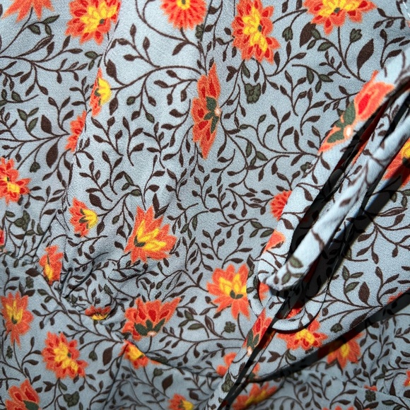 Sienna Sky Floral Crop Top With Open Back - Picture 3 of 10